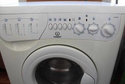 Лот: 7577465. Фото: 1. Стиральная машина indesit ws 105... Стиральные машины