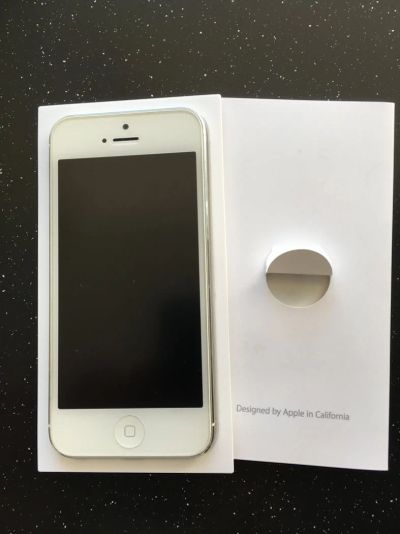 Лот: 9184078. Фото: 1. Apple iPhone 5 16GB white (белый... Смартфоны