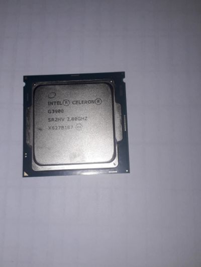 Лот: 18981843. Фото: 1. Процессор Intel Celeron G3900. Процессоры