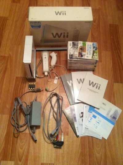 Лот: 5094309. Фото: 1. Консоль Nintendo Wii + коллекция... Игровые приставки, консоли
