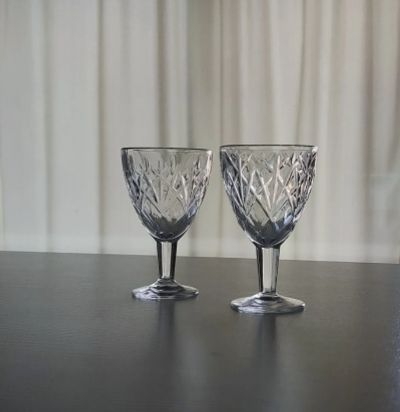 Лот: 25334872. Фото: 1. Винтажные рюмки / стопки на ножке... Рюмки, стопки