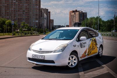 Лот: 24589581. Фото: 1. Аренда авто под такси Toyota Prius... Прокат авто