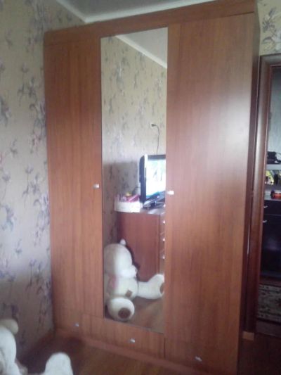 Лот: 5597815. Фото: 1. шкаф вишня 3 двери так никто и... Шкафы, шкафы-купе