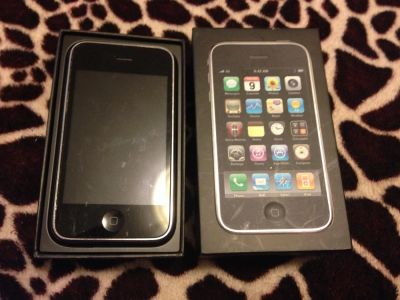 Лот: 4492939. Фото: 1. iPhone 3 Gs не включается. Смартфоны