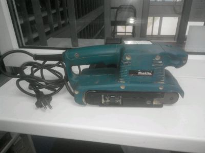 Лот: 7911966. Фото: 1. Шлифмашина ленточная Makita 9910. Электроинструмент