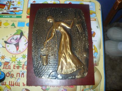 Лот: 2645265. Фото: 1. Чеканка Девушка с коромыслом. Произведения