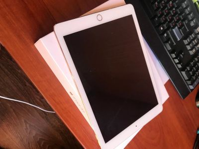 Лот: 4613358. Фото: 1. iPad air 2 64 gb РСТ Gold. Планшеты