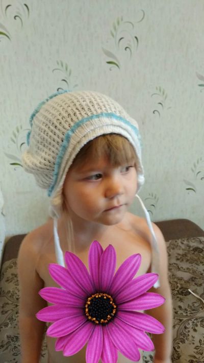 Лот: 12495564. Фото: 1. шапочка белая с синей полоской. Головные уборы