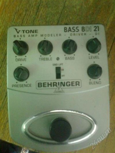 Лот: 1533830. Фото: 1. бас педаль behringer bass bdi... Гитарные эффекты и комбоусилители