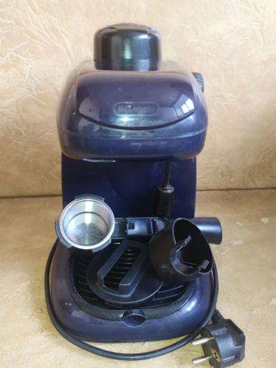 Лот: 21590574. Фото: 1. Кофеварка рожковая Delonghi EC... Чайники, кофемашины, кулеры