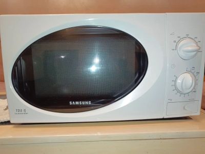 Лот: 21094126. Фото: 1. Микроволновая печь Samsung M1711... Микроволновки, мини-печи