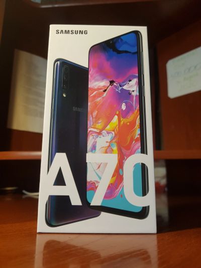 Лот: 15329285. Фото: 1. Samsung Galaxy A70 + Power Bank... Смартфоны