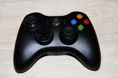 Лот: 8019358. Фото: 1. Джойстик xbox 360 (черный) + силиконовый... Аксессуары для игровых приставок, консолей, геймпады