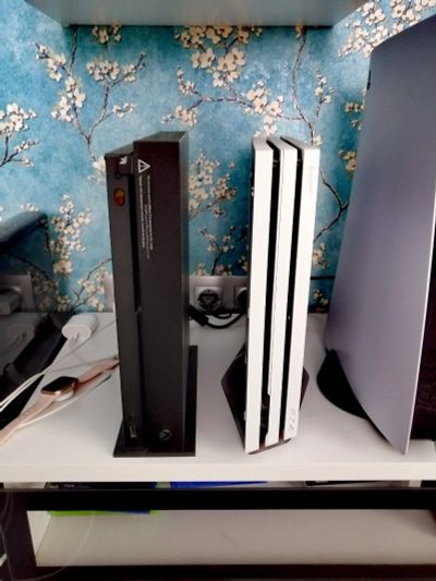 Лот: 17917633. Фото: 1. PS4PRO + Xbox One X. Игровые приставки, консоли