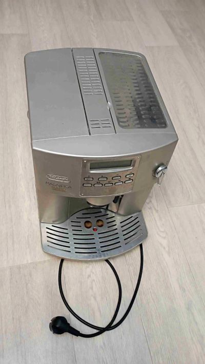 Лот: 19816342. Фото: 1. Кофемашина DeLonghi Magnifica... Чайники, кофемашины, кулеры