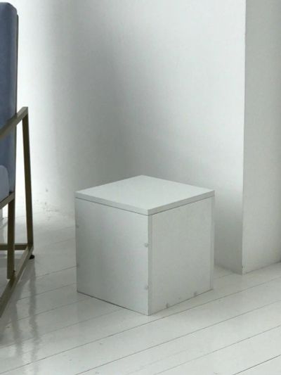 Лот: 11483331. Фото: 1. Куб малый открывающийся белый. Другое (мебель для гостиной)
