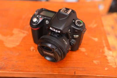 Лот: 14711537. Фото: 1. Nikon D80 Body + Обьектив блинчик... Цифровые зеркальные