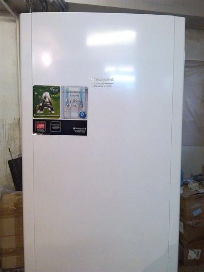 Лот: 3879974. Фото: 1. Холодильник Hotpoint-Ariston HBM... Холодильники, морозильные камеры