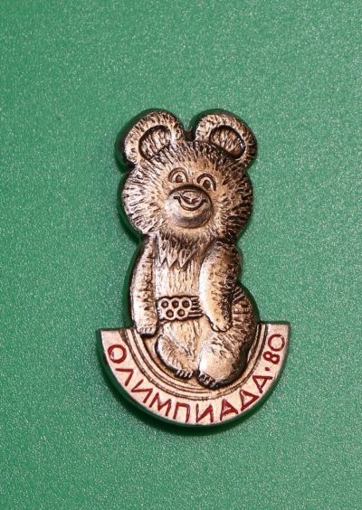 Лот: 11826378. Фото: 1. Значок: Олимпийский мишка, медведь... Сувенирные