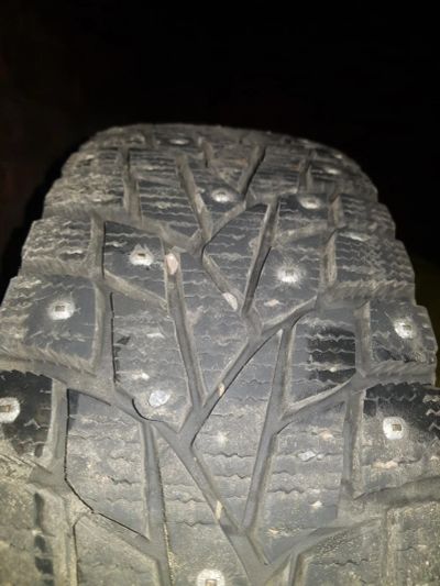 Лот: 10660252. Фото: 1. Dunlop 175/70 R13 шипы + штамповки... Шины на дисках