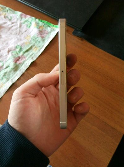 Лот: 11422077. Фото: 1. Iphone 5s gold 16gb. Смартфоны