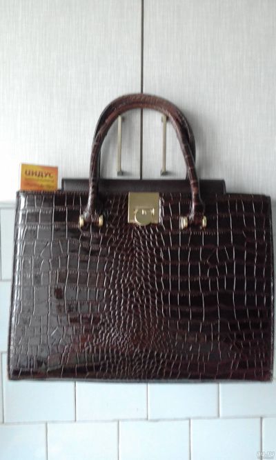 Лот: 15468714. Фото: 1. Приличная дамская сумка. Сумки