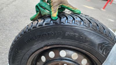 Лот: 20824715. Фото: 1. Шины на дисках 4x100 Nokian Hakkapelitta... Шины на дисках