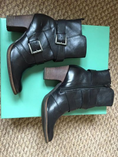 Лот: 6170511. Фото: 1. Женские сапожки Clarks p.38. Сапоги
