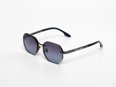 Лот: 21773719. Фото: 1. Очки Prada. Очки солнцезащитные