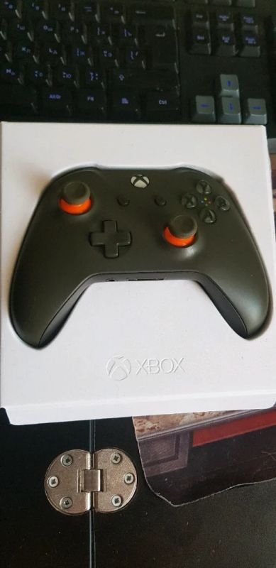 Лот: 11716656. Фото: 1. Геймпад Xbox One S. Аксессуары для игровых приставок, консолей, геймпады