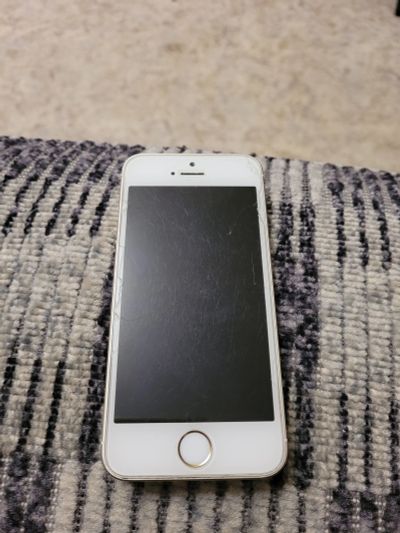 Лот: 18625406. Фото: 1. Iphone 5se 16gb. Чехлы, бамперы