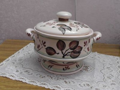 Лот: 25077981. Фото: 1. Супница керамическая на ножке. Предметы сервировки