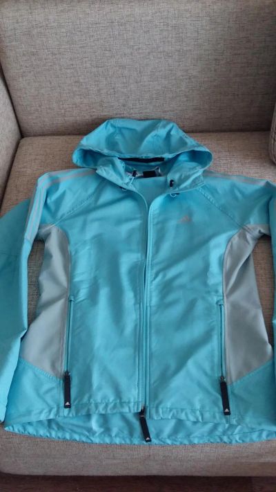 Лот: 7132502. Фото: 1. Ветровка Adidas женская 44-46... Верхняя одежда