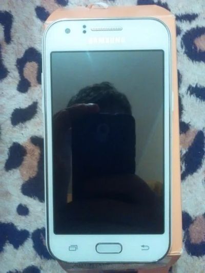 Лот: 6799915. Фото: 1. Смартфон Samsung Galaxy J1 SM-J100F... Смартфоны