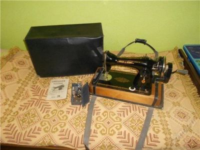 Лот: 3237093. Фото: 1. Швейная машинка. Швейная, вязальная