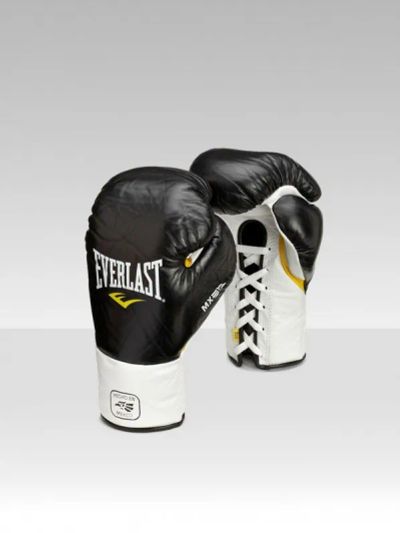 Лот: 22352975. Фото: 1. Боксерские перчатки Everlast MX... Одежда для боевых искусств