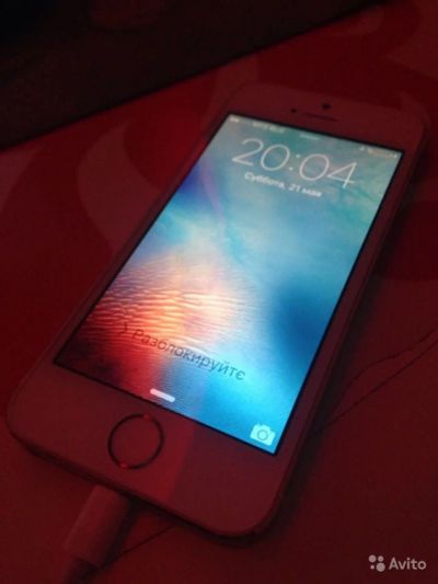 Лот: 7576615. Фото: 1. iPhone 5s gold. Смартфоны