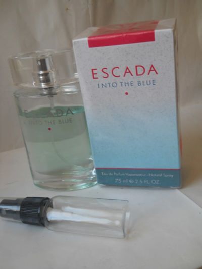 Лот: 2712427. Фото: 1. Into the Blue Escada 20мл. Женская парфюмерия