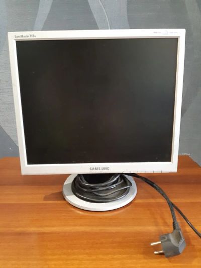 Лот: 16740207. Фото: 1. Монитор Samsung SyncMaster 713N. ЖК-мониторы
