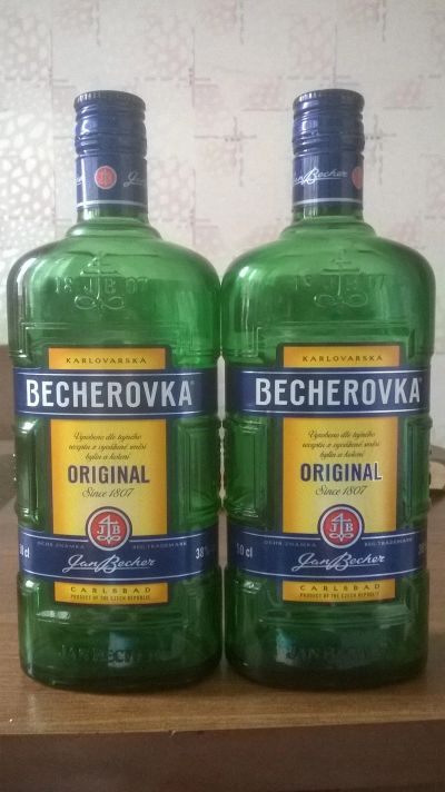 Лот: 11586250. Фото: 1. Бутылки Becherovka 0,5л. Бутылки, пробки, этикетки