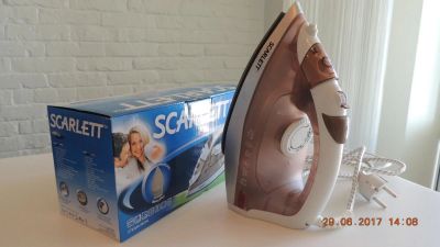 Лот: 9900949. Фото: 1. Утюг Scarlett SC-135 S. Утюги, парогенераторы, отпариватели