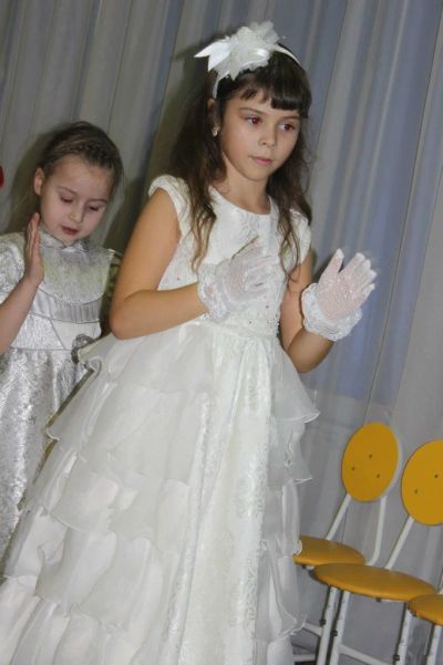 Лот: 10717243. Фото: 1. Шикарное пальто 6-9 лет. Платья, сарафаны