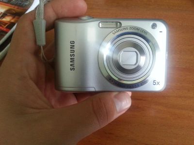 Лот: 3161171. Фото: 1. Фотоаппарат Samsung ES28 в полном... Цифровые компактные