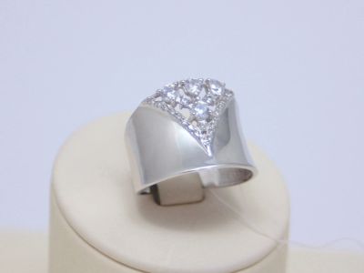 Лот: 14704733. Фото: 1. СЕРЕБРЯНОЕ КОЛЬЦО С ФИАНИТАМИ... Кольца, перстни