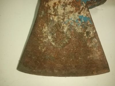 Лот: 17217419. Фото: 1. Топор 61гв+молоток. Ручные орудия труда