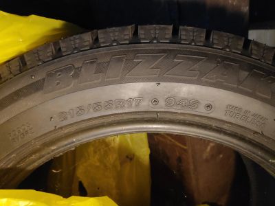 Лот: 16279342. Фото: 1. Шина Bridgestone blizzak 215/55R17... Шины
