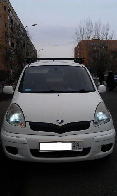 Лот: 3109165. Фото: 1. Белая Toyota Funcargo 2004 год. Автомобили