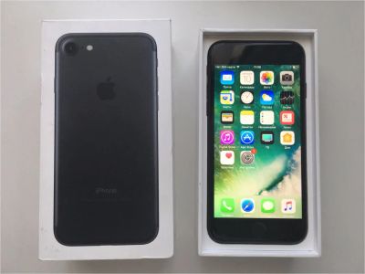 Лот: 9207622. Фото: 1. Apple iPhone 7 32 GB черный матовый. Смартфоны