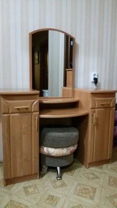 Лот: 6621104. Фото: 1. Тумба с зеркалом. Туалетные столики