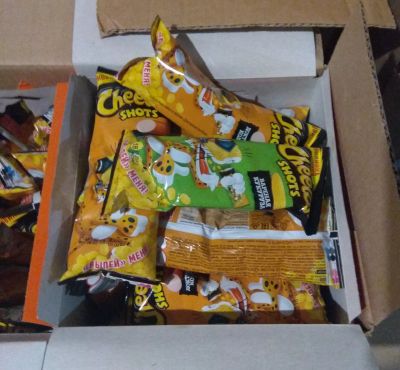 Лот: 17332182. Фото: 1. кукурузные снеки Cheetos колбаса... Другое (продукты)